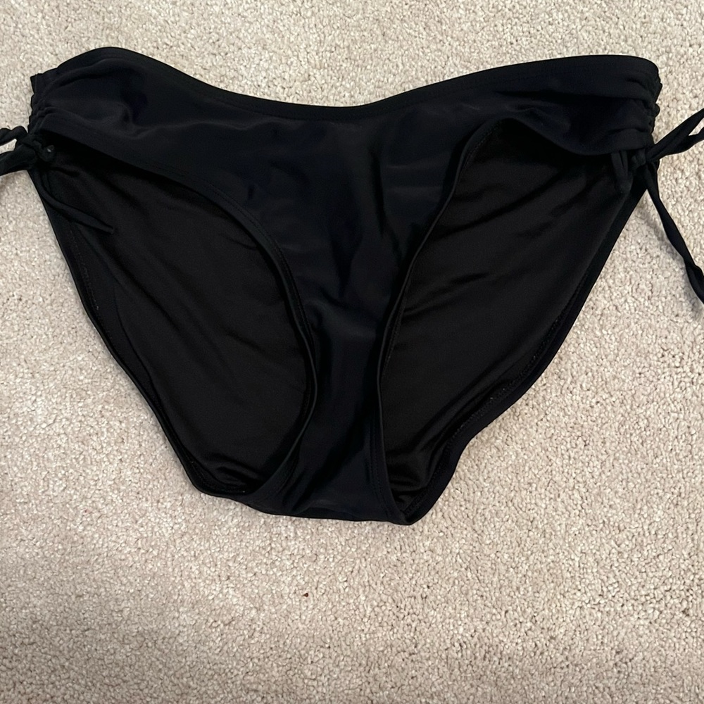 Old navy black swimsuit bottoms